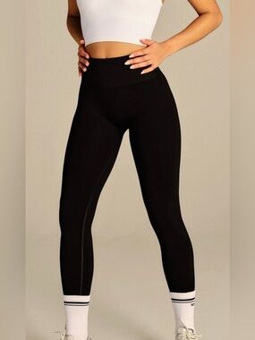 Women’s Best High-Waist Black Leggings with Heart Logo b35